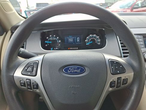 Used 2015 Ford Taurus SE image 19