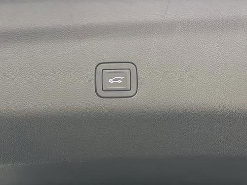 Used 2025 Chevrolet Tahoe High Country AWD/4WD image 27