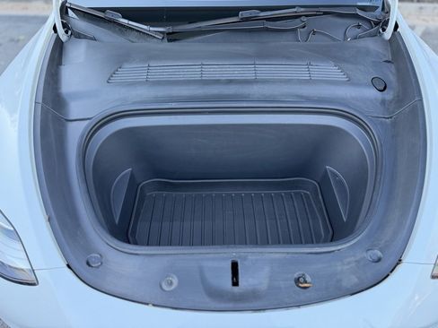 Used 2021 Tesla Model Y Long Range image 6