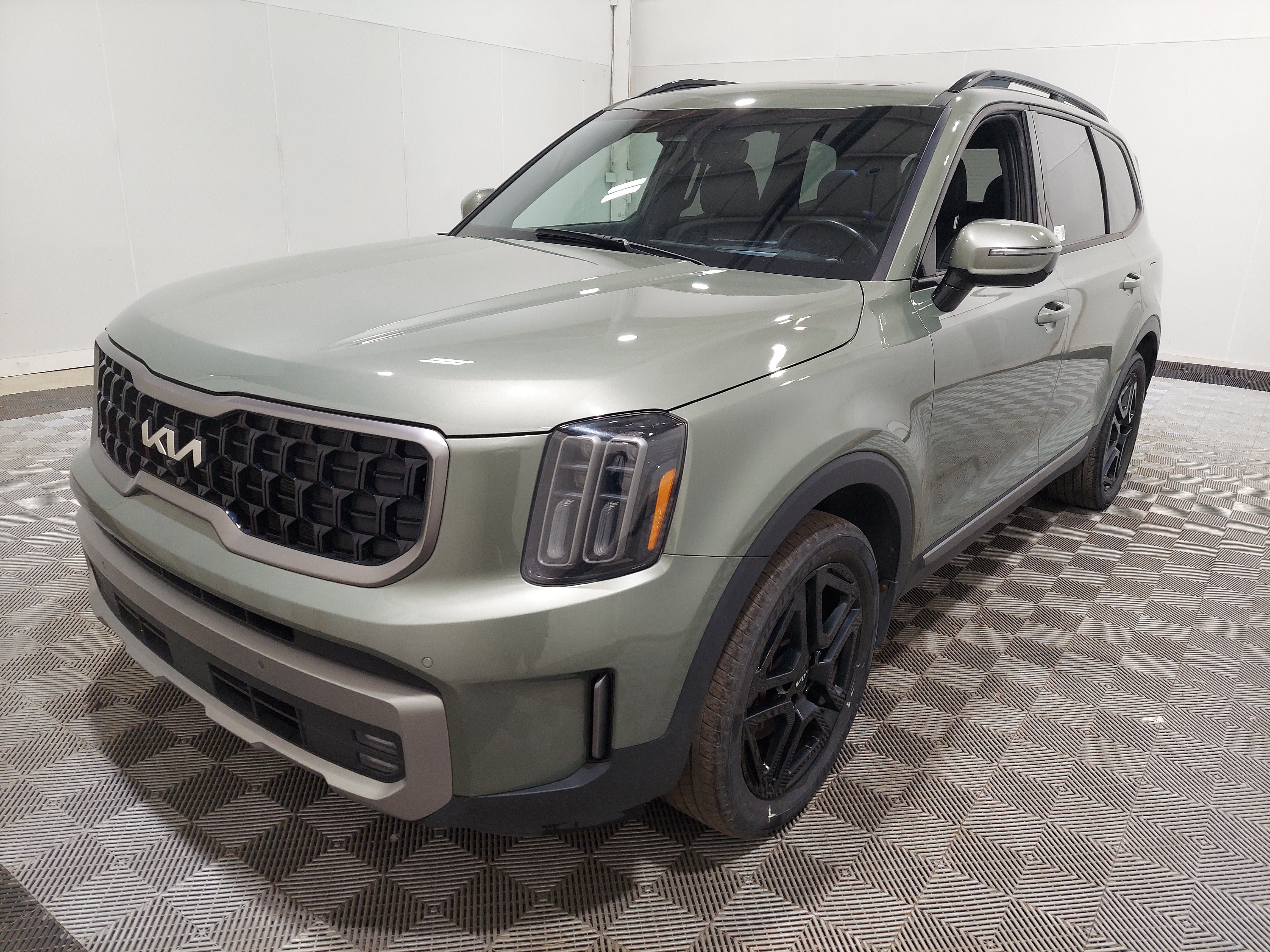 Used 2023 Kia Telluride SX X-Line AWD/4WD image 1