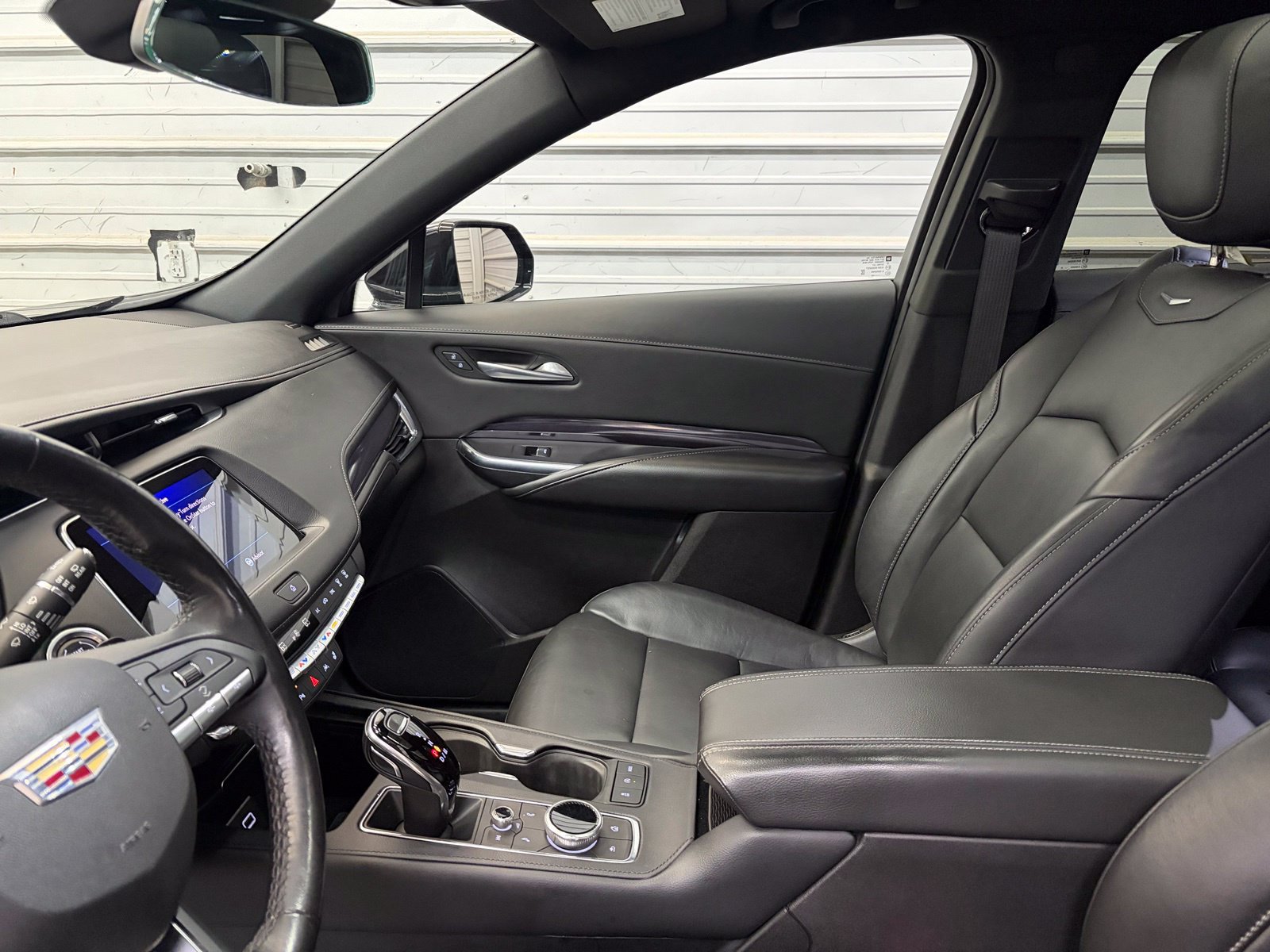 Used 2022 Cadillac XT4 Luxury w/ Cold Weather Package AWD/4WD image 23