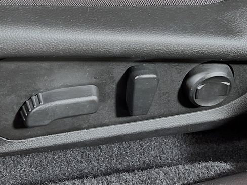 Used 2024 Subaru Crosstrek 2.0i Premium image 16