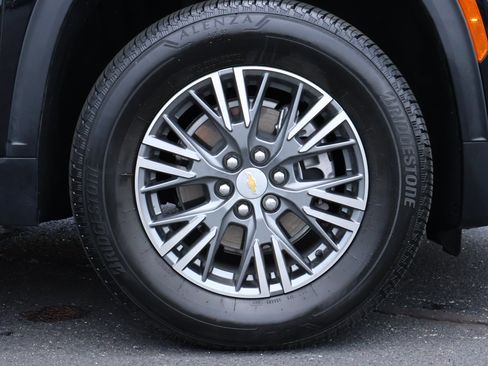 Used 2025 Chevrolet Traverse LT w/ Driver Confidence Package FWD image 23