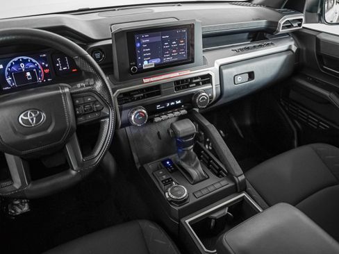 Used 2025 Toyota Tacoma SR5 AWD/4WD image 17