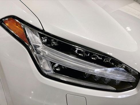 Certified 2023 Volvo XC90 B6 Ultimate w/ Lounge Package image 31