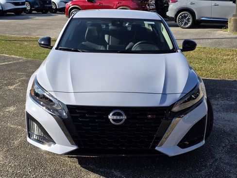 New 2025 Nissan Altima 2.5 SR w/ SR Premium Package FWD image 3