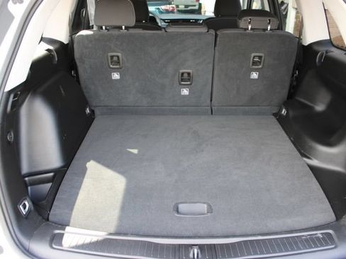 Used 2023 Jeep Grand Cherokee Laredo AWD/4WD image 30