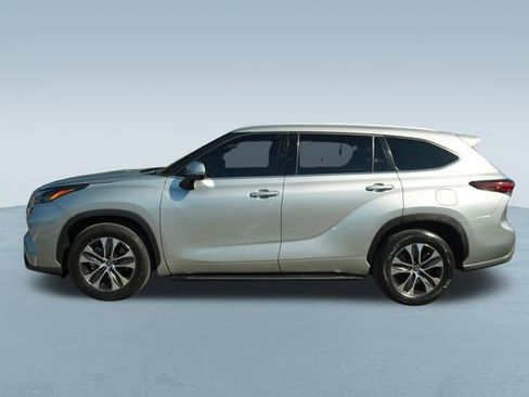 Used 2022 Toyota Highlander XLE image 4
