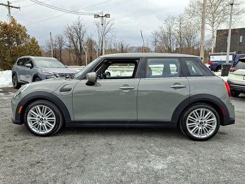 Used 2022 MINI Cooper 4-Door Hardtop image 4