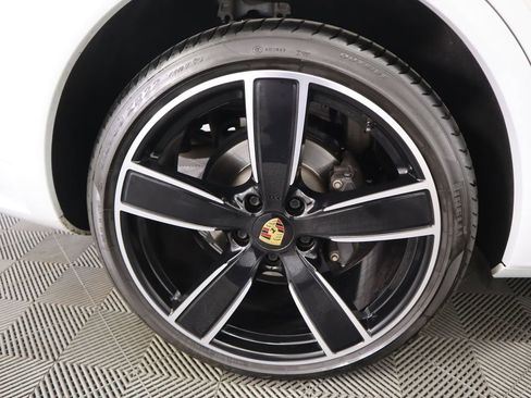 Used 2023 Porsche Cayenne Platinum Edition image 33