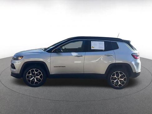 Used 2025 Jeep Compass Limited image 9