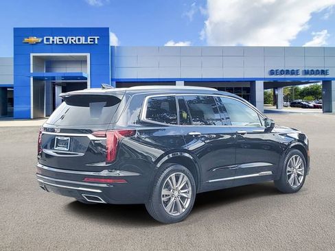 Used 2025 Cadillac XT6 Premium Luxury image 4