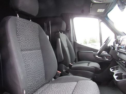 Used 2025 Mercedes-Benz Sprinter 4500 image 16