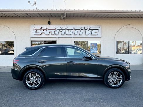 Used 2025 Genesis GV70 2.5T AWD/4WD image 3