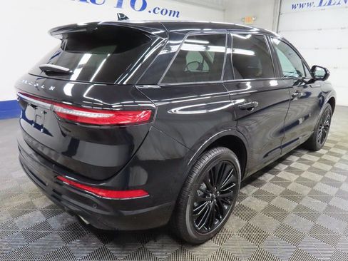 Used 2025 Lincoln Corsair AWD w/ Jet Appearance Package image 4