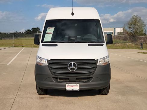 Used 2025 Mercedes-Benz Sprinter 2500 image 9