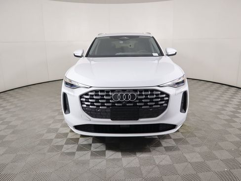 Used 2025 Audi Q5 Premium w/ Convenience Package image 2