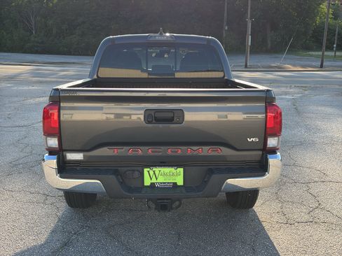 Used 2020 Toyota Tacoma SR5 RWD image 7