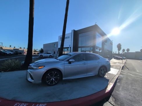 Used 2020 Toyota Camry SE image 5