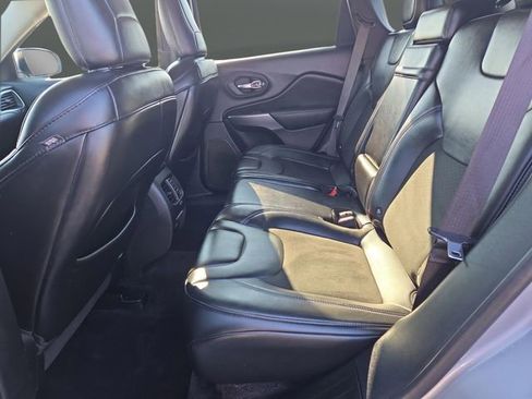 Used 2019 Jeep Cherokee Latitude Plus w/ Cold Weather Group image 31