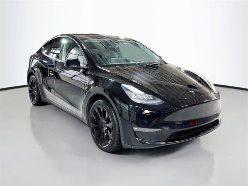 Used 2021 Tesla Model Y Long Range image 3