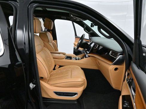 Used 2023 Jeep Grand Wagoneer Series III image 39