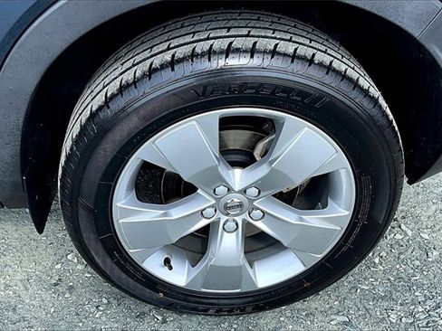 Used 2022 Volvo XC40 T5 Momentum image 8