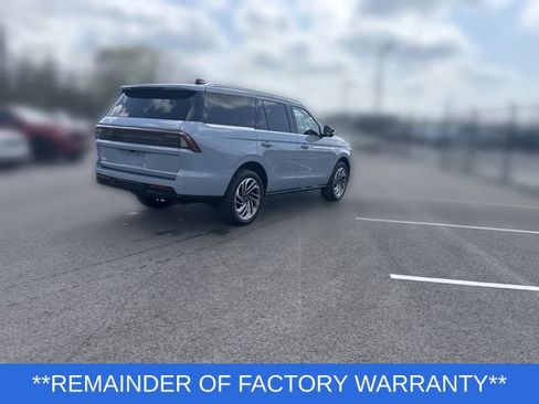 Used 2025 Lincoln Navigator Reserve AWD/4WD image 5
