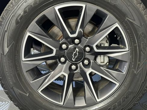 Used 2021 Chevrolet Tahoe Z71 w/ Z71 Signature Package AWD/4WD image 13
