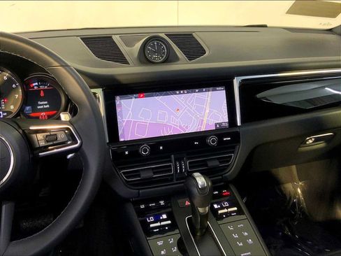 Certified 2023 Porsche Macan AWD/4WD image 16