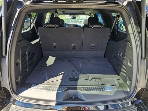 New 2026 Chevrolet Suburban High Country AWD/4WD image 14