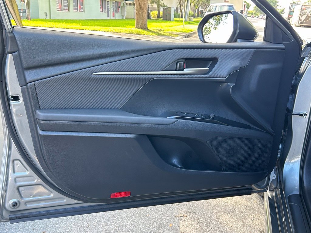 Used 2025 Toyota Camry SE FWD image 29