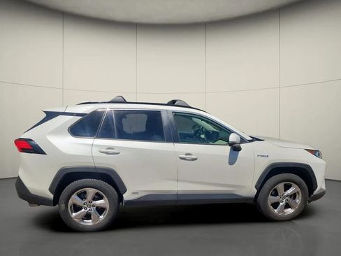 Used 2021 Toyota RAV4 XLE Premium AWD/4WD image 7