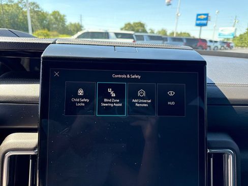 Used 2025 GMC Yukon XL Denali RWD image 27