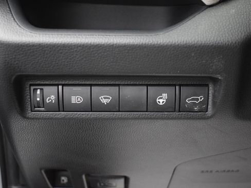 Used 2022 Toyota RAV4 XLE Premium image 17