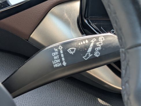 Certified 2023 Volkswagen ID.4 Pro AWD/4WD image 24