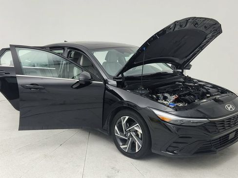 Used 2024 Hyundai Elantra Limited FWD image 9