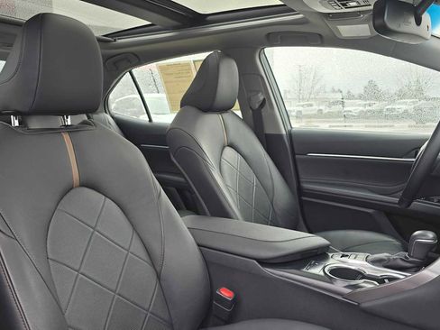 Certified 2018 Toyota Camry XLE image 13