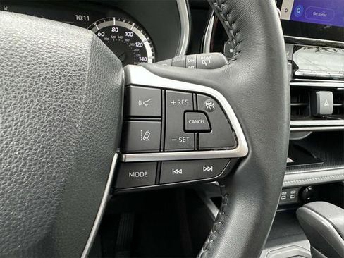 Certified 2024 Toyota Highlander XLE AWD/4WD image 8