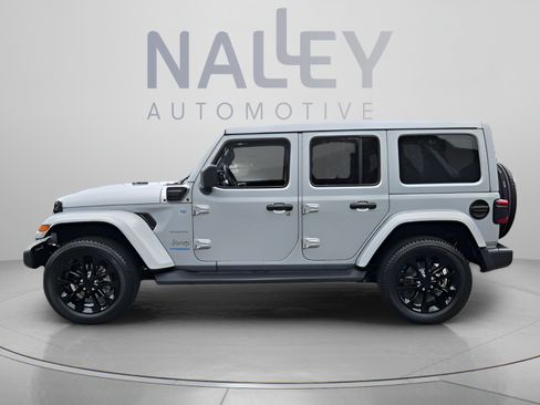 Used 2022 Jeep Wrangler Unlimited Sahara w/ Cold Weather Group AWD/4WD image 2