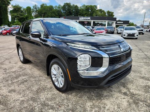 New 2025 Mitsubishi Outlander ES image 1