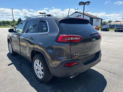 Used 2018 Jeep Cherokee Latitude Plus w/ Comfort/Convenience Group AWD/4WD image 10