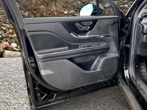 Used 2021 Lincoln Corsair AWD w/ Premium Package image 21