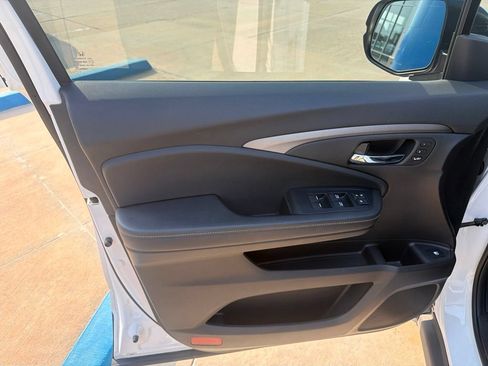Used 2025 Honda Ridgeline RTL image 15