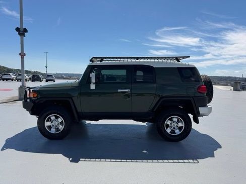 Used 2010 Toyota FJ Cruiser 4WD w/ Convenience Pkg image 6