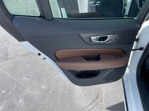 Used 2022 Volvo S60 T8 Inscription w/ Advanced Package image 17