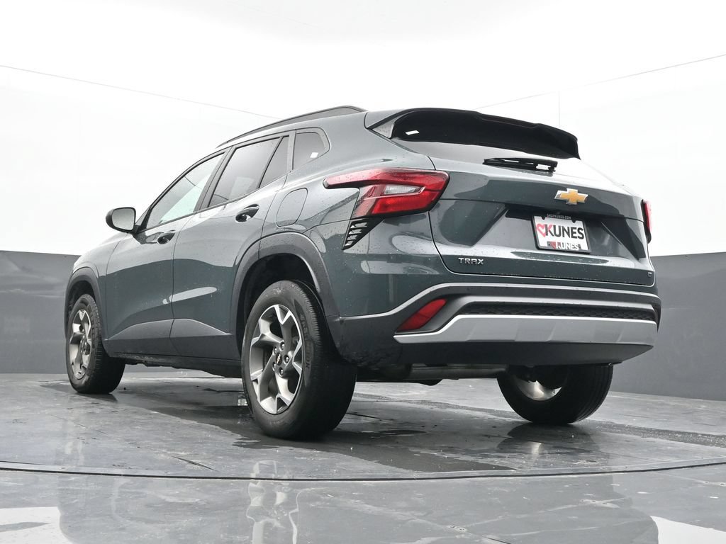 Used 2025 Chevrolet Trax LT FWD image 36
