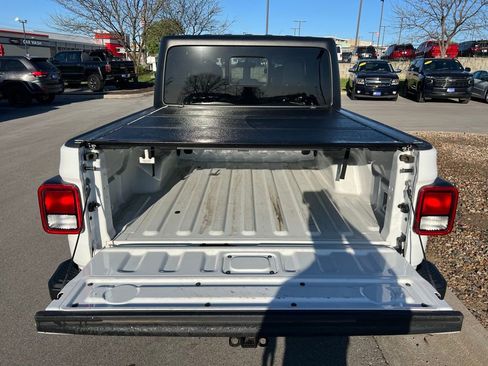 Used 2022 Jeep Gladiator Overland w/ Popular Equipment Package image 21