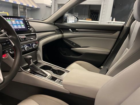 Used 2019 Honda Accord EX image 25