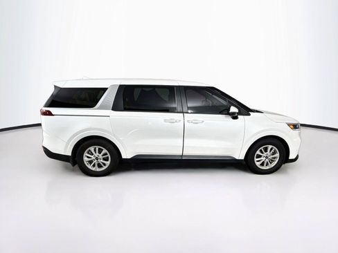 Used 2022 Kia Carnival LX FWD image 4